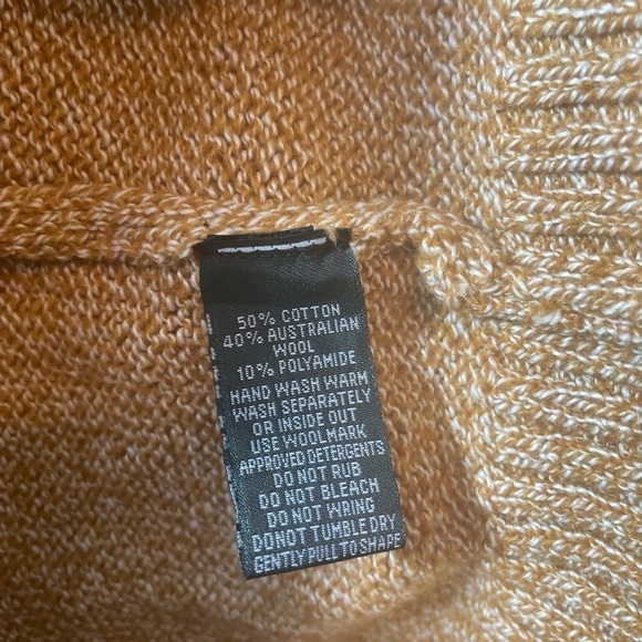 TODD & Gunn camel colored Italian yarn sweater - Picture 10 of 12